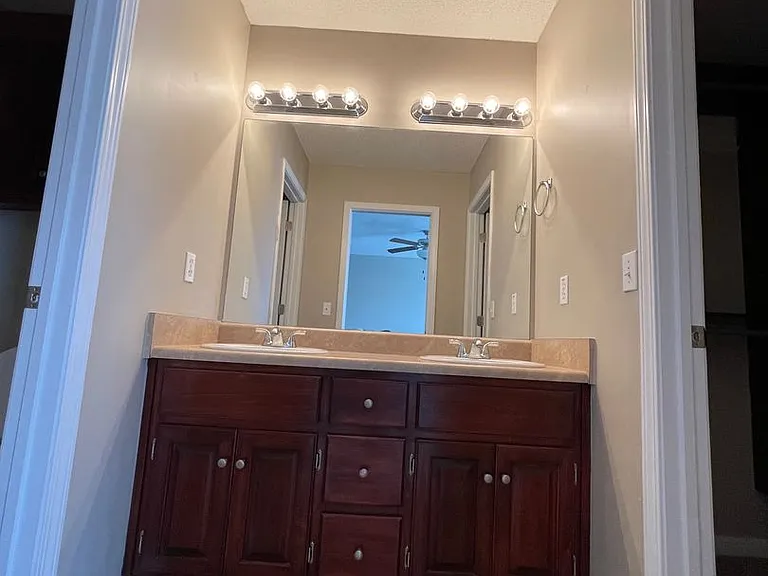 121 Concord Ave — Photo 20