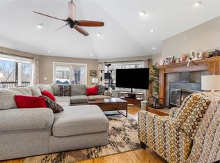 2916 Indian Hill Rd, Cedar Rapids, IA 52403