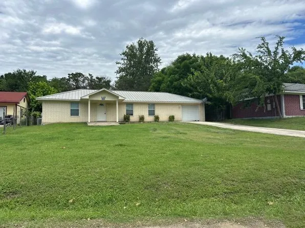 105 6th St, Ingram, TX 78025