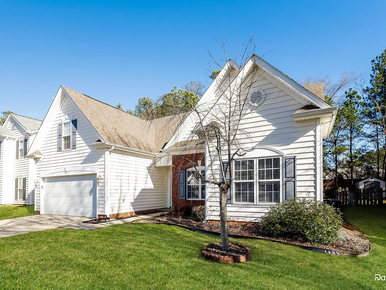 3 bed, 2.0 bath, 1776 sqft, $2,335 — Photo 3
