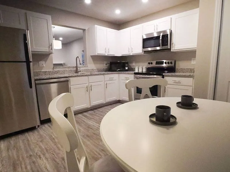 Fairfield Lakes Townhomes — Photo 2