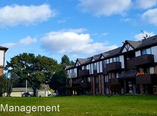 1704 Cedar Grove Dr #3C, Manitowoc, WI 54220