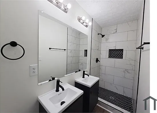 110 Amanda Ct — Photo 7
