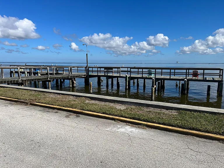 Dock