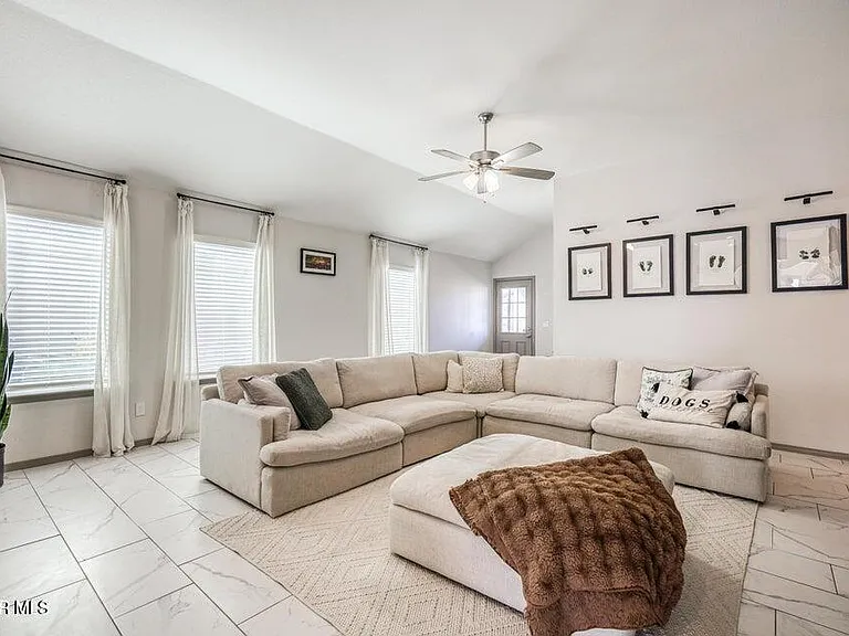 329 Samuel Vista St — Photo 2