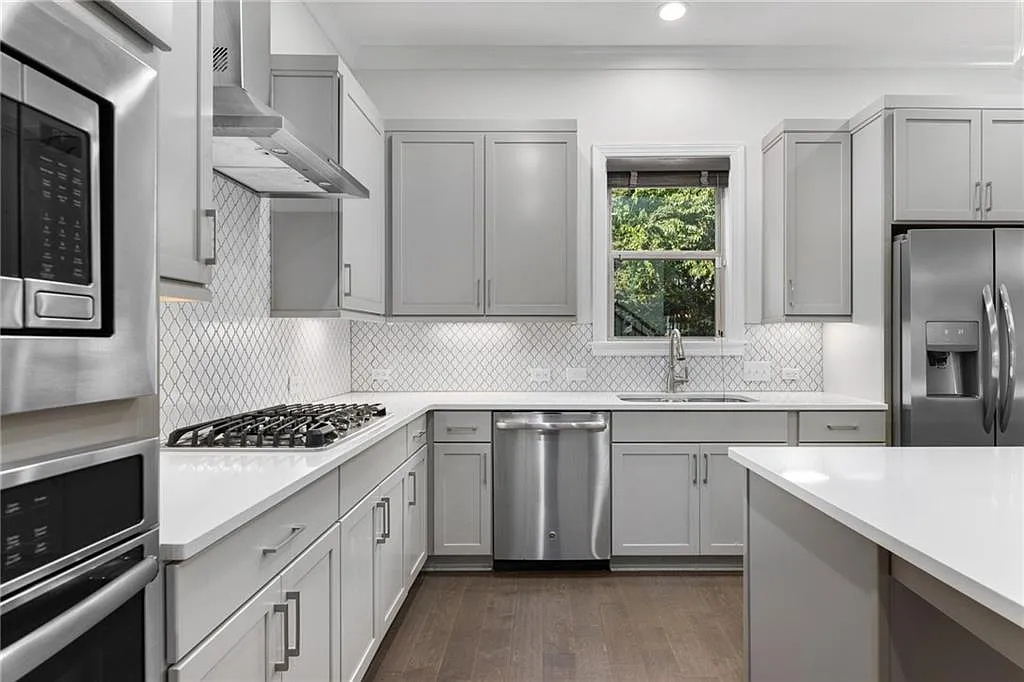 3 bed, 3.5 bath, 2565 sqft, $3,800 — Photo 3