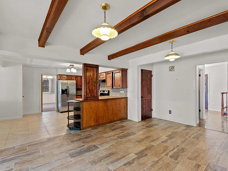 905 W 6th Ave — Photo 20
