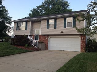 16 Frontenac Ln, Maryville, IL 62062