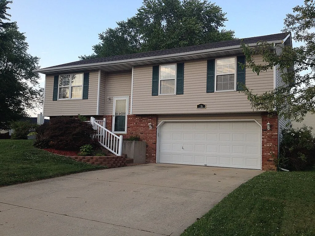 16 Frontenac Ln photo 1