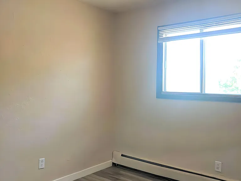 1067 Van Dyke St — Photo 33