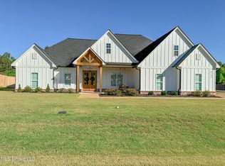 5146 Watson View Dr, Nesbit, MS 38651