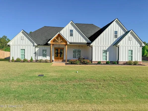 5146 Watson View Dr, Nesbit, MS 38651
