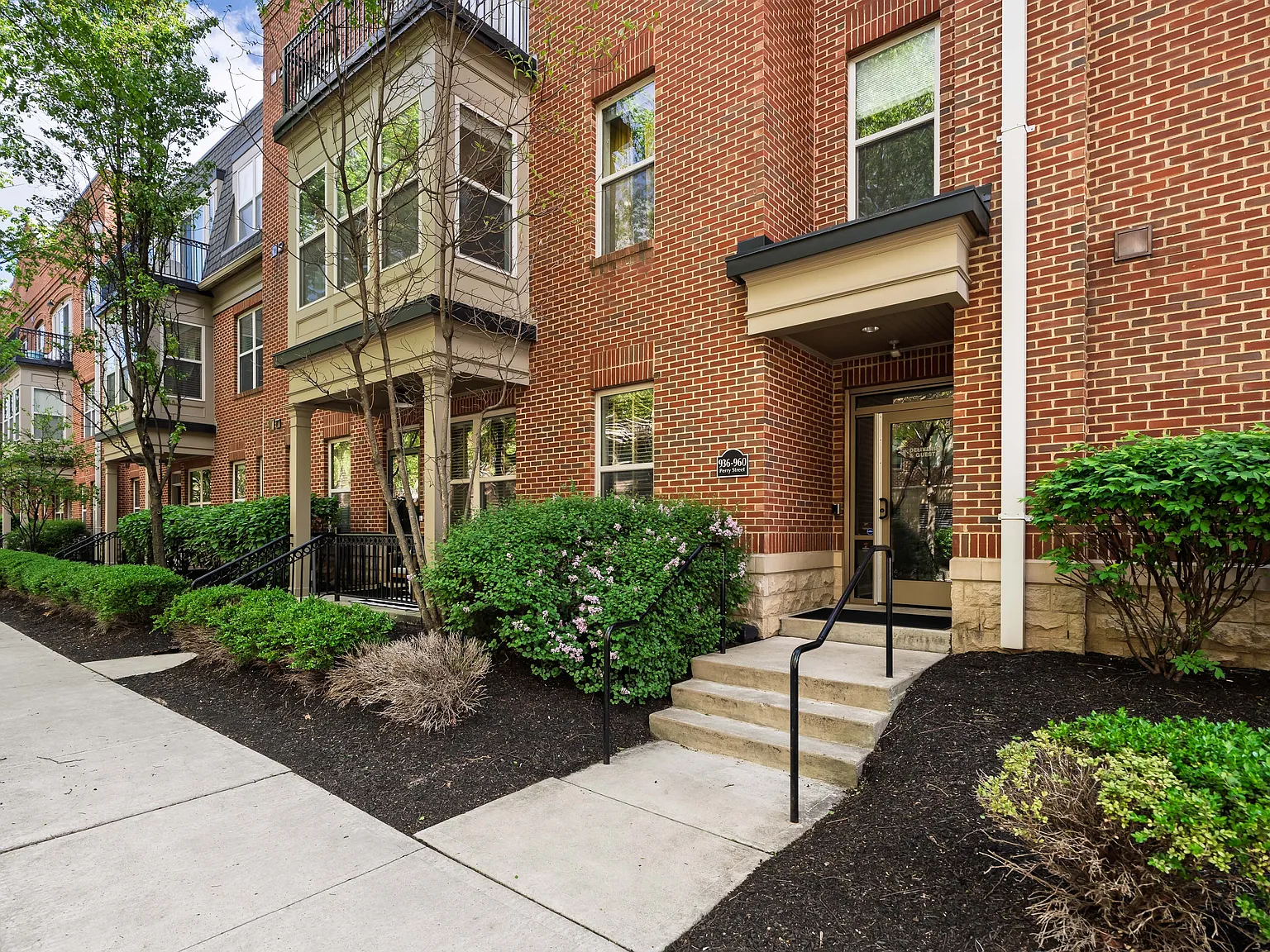 1 bed, 1140 sqft, $1,995 — Photo 3