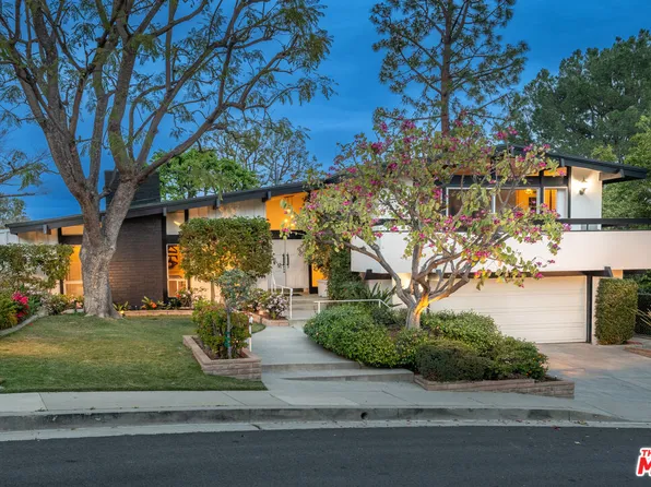 19633 Weeburn Ln, Tarzana, CA 91356