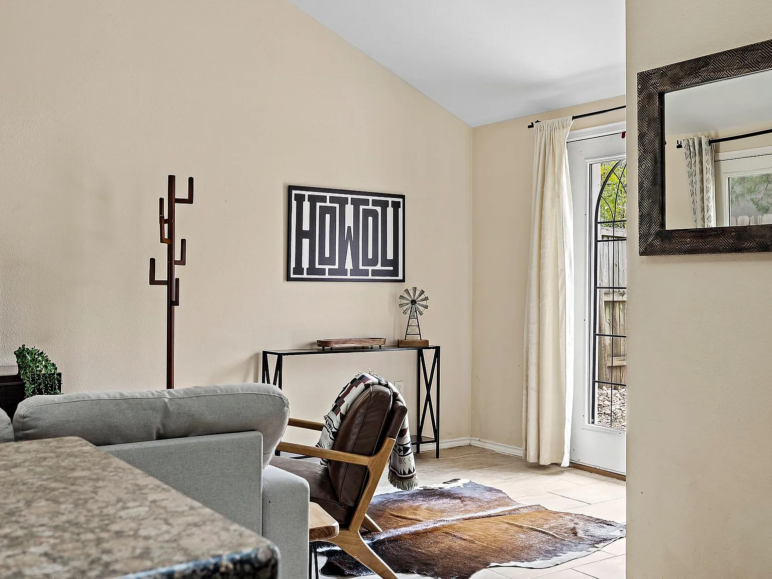 1 bed, 1.0 bath, 675 sqft, $2,100 — Photo 3