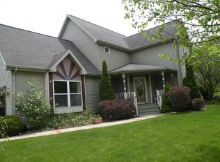 330 Tanager Dr, Woodstock, IL 60098