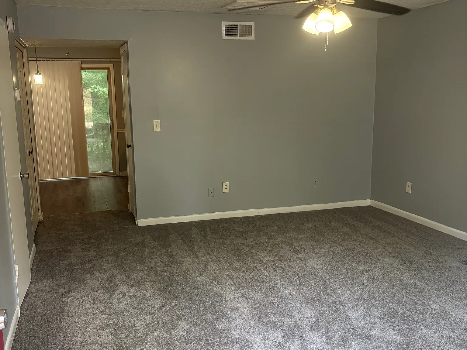 2 bed, 1.5 bath, 1100 sqft, $1,350 — Photo 2
