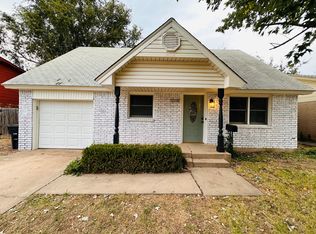 1009 NW 1st St, Moore, OK 73160