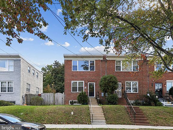 2nd image of 4005 Clay Pl NE