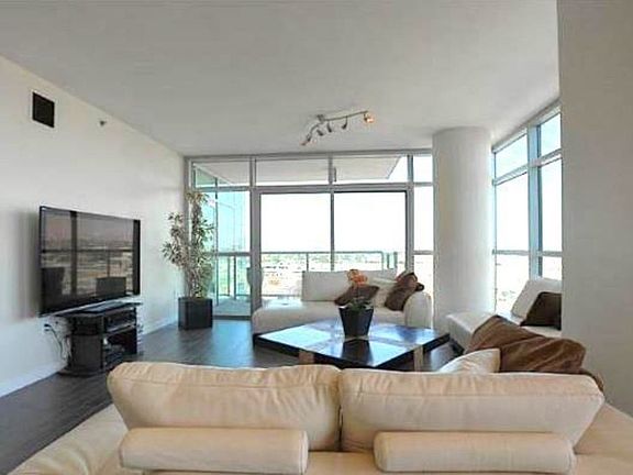 3rd image of 13650 Marina Pointe Dr Unit 907
