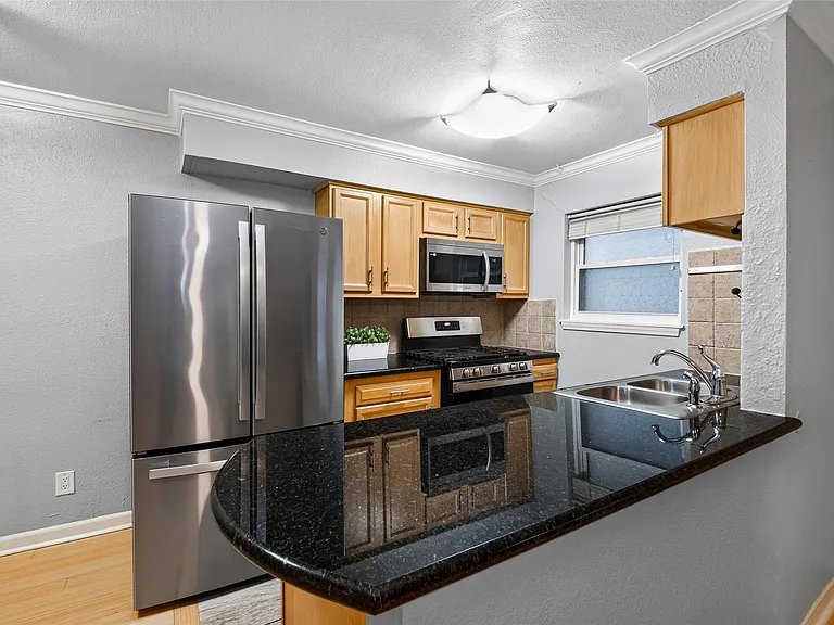 1404 Welch St #7 — Photo 12