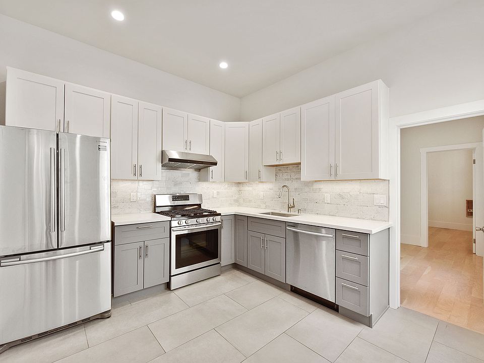 1st image of 44 Varennes St
