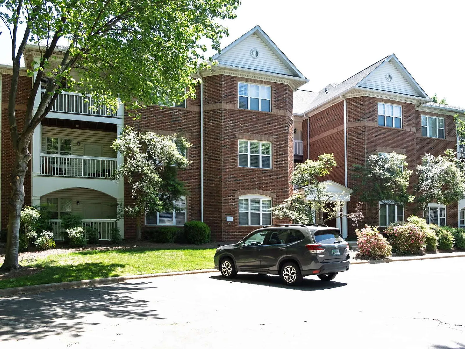 3 bed, 2.0 bath, 1404 sqft, $2,695 — Photo 1