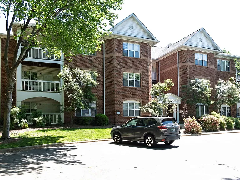 5609 Fairview Rd #3 — Photo 1