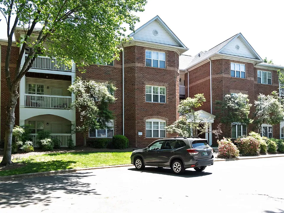 5609 Fairview Rd #3