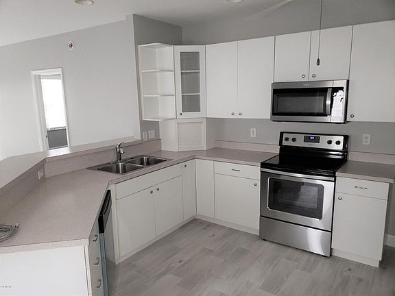5th image of 3628 NE 20th Pl