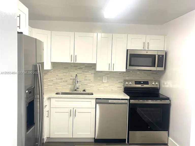 2450 NE 135th St #209 — Photo 8