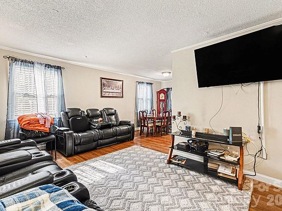 4th image of 102 Azalea Rd