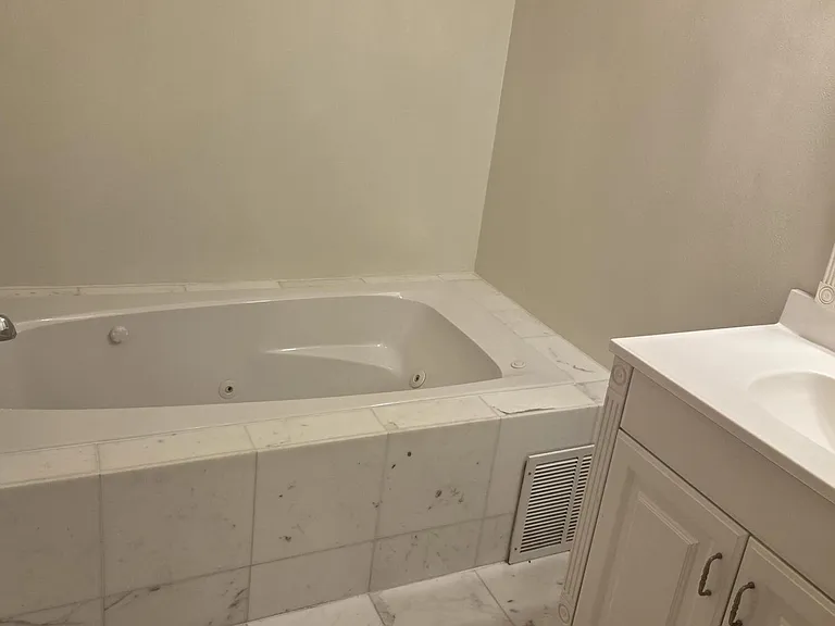 3915 Mount Sterling Ave — Photo 17