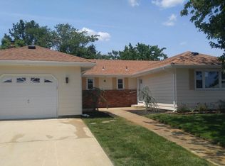 7 Bananier Dr, Toms River, NJ 08757