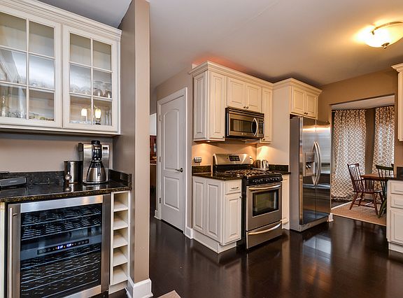 3rd image of 142 Heritage Ct