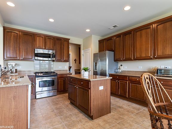 3rd image of 3682 Monticeto Cir