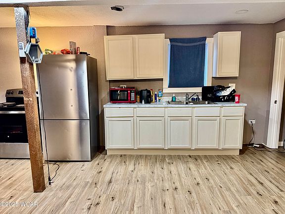 3rd image of 339 E Eureka St