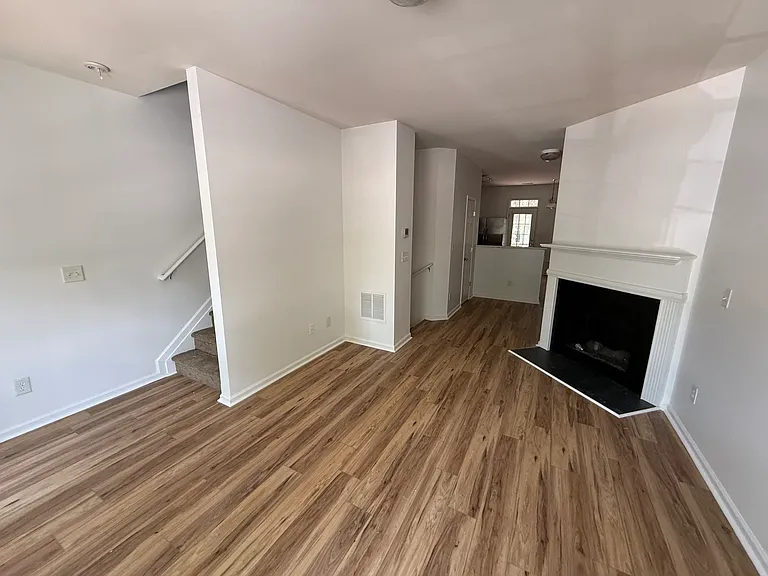 2179 Dillard Xing — Photo 2