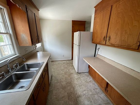 4th image of 1509 Harbor View Rd #B