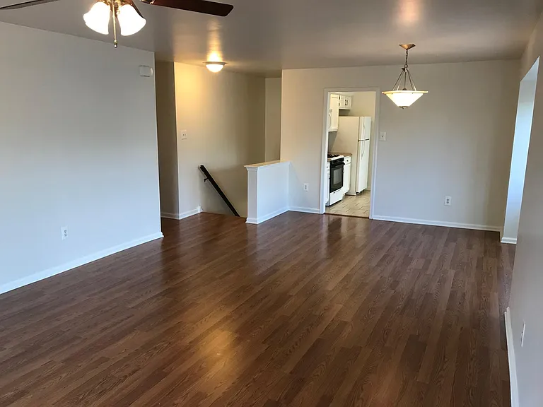 42 Bellaire Dr — Photo 3