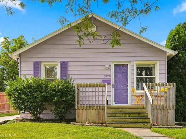1320 Pleasant View Dr, Des Moines, IA 50315