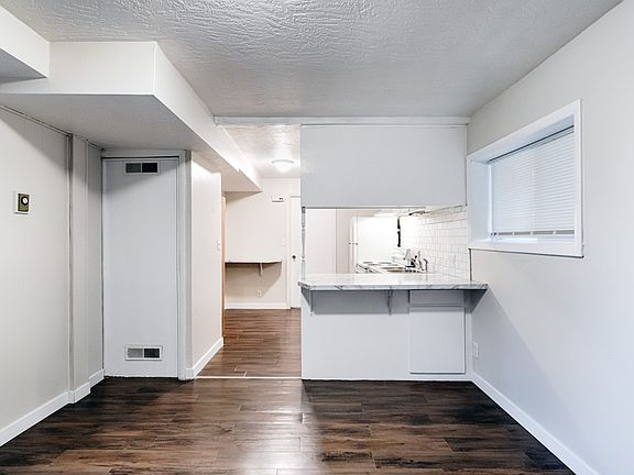 2nd image of 512 Elmwood Dr #1