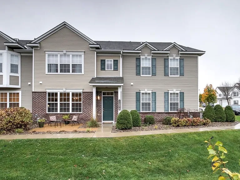 11007 Oak Grove Cir #B — Photo 1