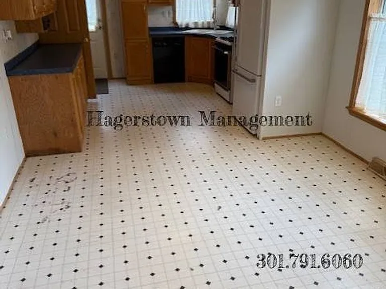 11906 Heather Dr — Photo 6