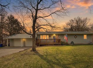 711 Oakhill Dr, Chapman, KS 67431