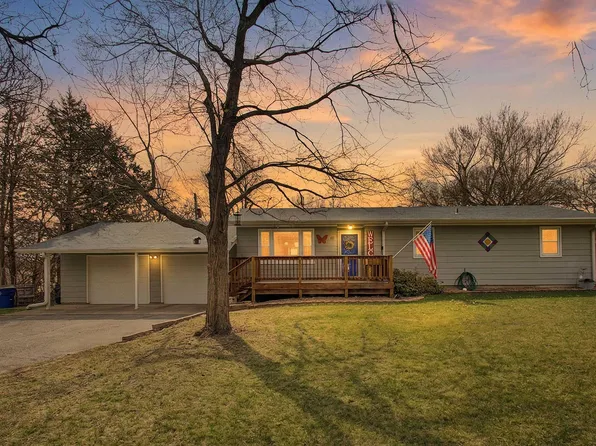 711 Oakhill Dr, Chapman, KS 67431