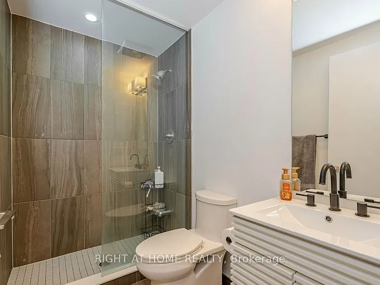 17 Dundonald St #403 — Photo 18