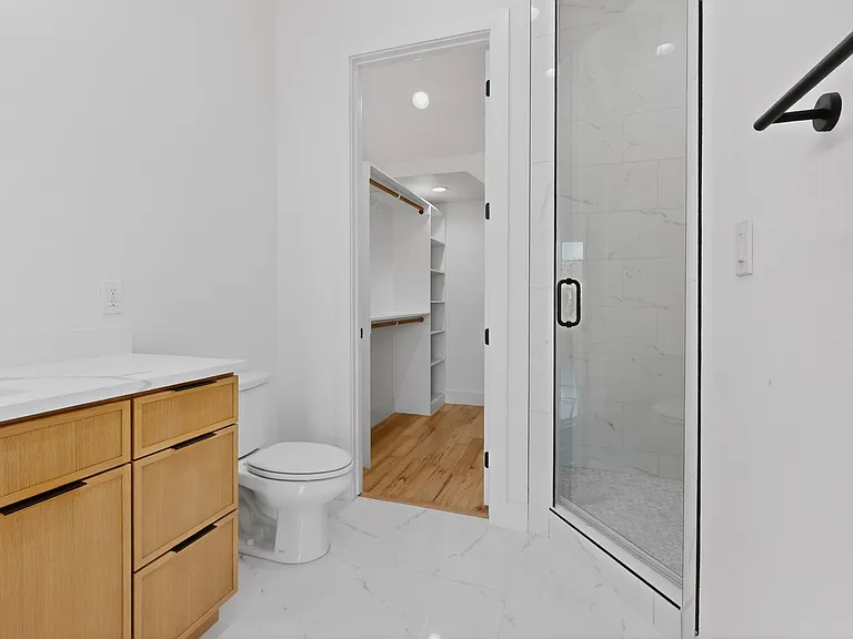 2080 Kelly Ave — Photo 10