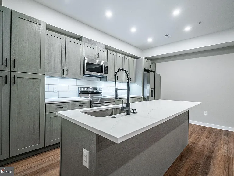 1217 E Columbia Ave #2 — Photo 3