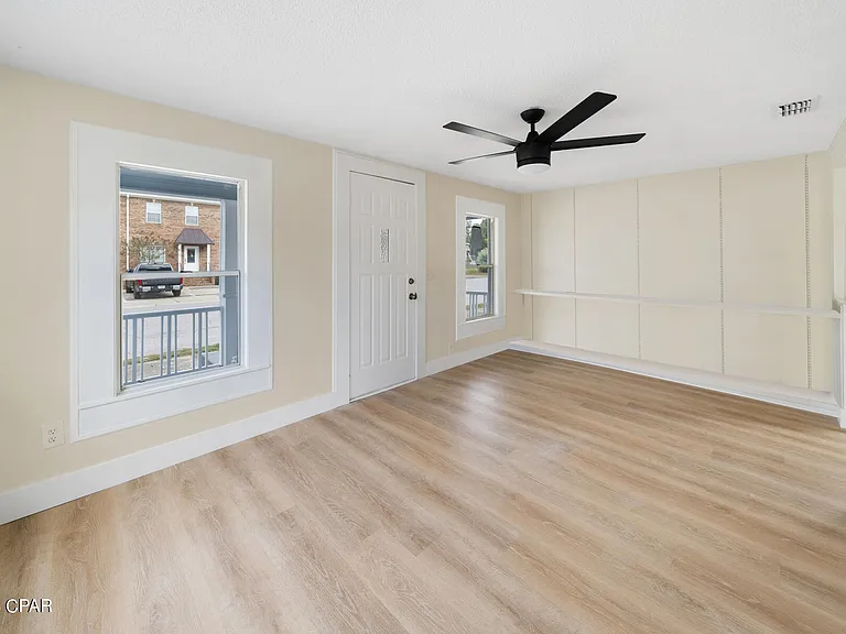 206 E 2nd Ct #A — Photo 6